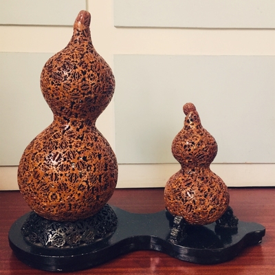 taobao agent Creative hollow Chinese -style walnut craftsmanship Gourd living room study office room losers birthday gift
