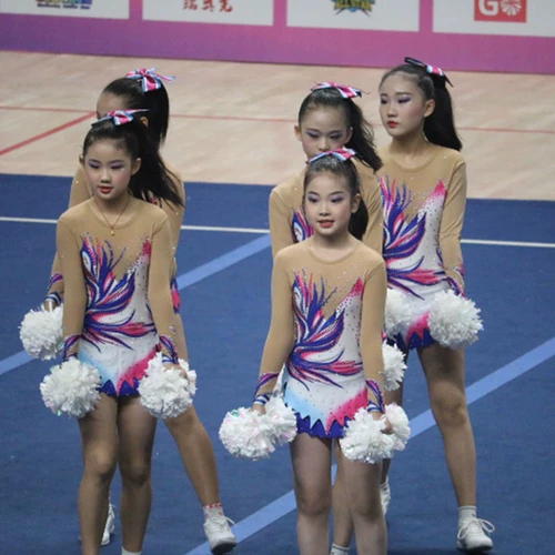 Индивидуальная Lara Fuck Clothing LARA Командная конкуренция Фермское хозяйство трахается с новыми продуктами 01 Сервер производительности девочек и девочек