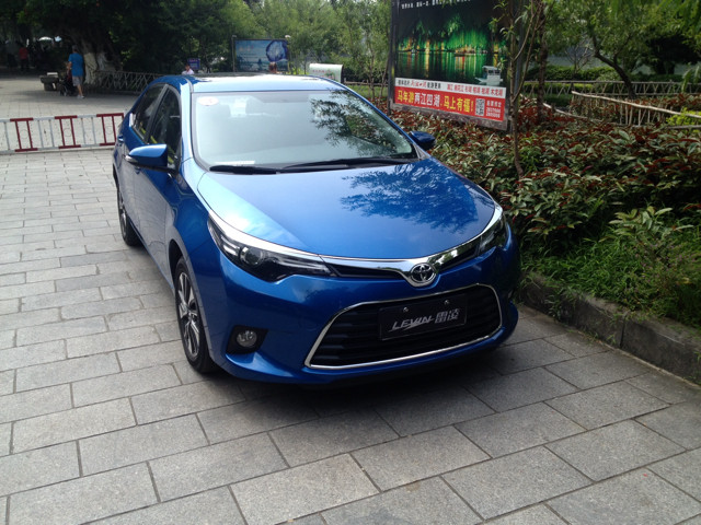 爱逛街为您找到双肩拖尾婚纱相关的宝贝,您可以在下面的板块中挑选