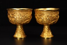 Винтажные предметы обихода из золота 金器鎏金手工錾刻龙杯...