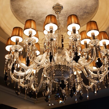 爱逛街为您找到客厅别墅吊灯相关的宝贝,您可以在下面的板块中挑选