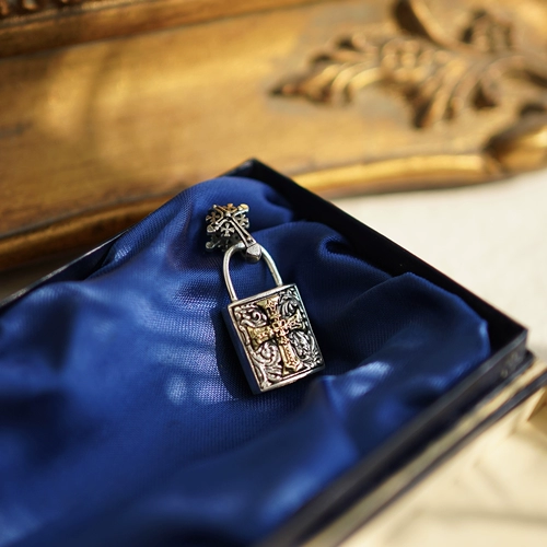 Подвеска, дизайнерский замок, серебро 925 пробы, с драгоценным камнем