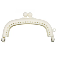 8.5 Одиночное ухо [белое]