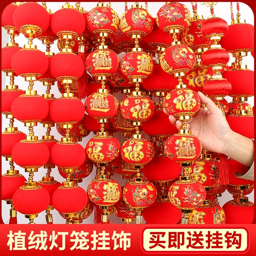 Новогодние серии бархатных фонарей висят отделки за комнатой для новой годовой сцены