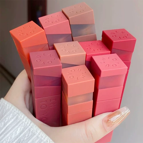 В вас на губу в себе губная помада женская глазурь для губ туман