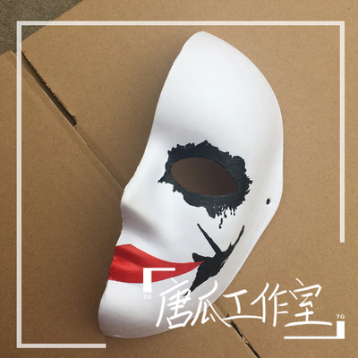 taobao agent Tanggua hand -painted clown half -faced mask Smile face banquet cos handheld photo shooting stage shooting prop