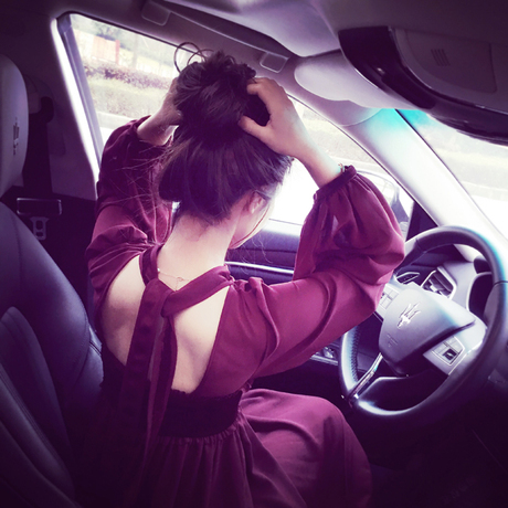 挑选喜欢的宝贝 不是所有裙子都可以入眼  只有足够完美才能被呈现