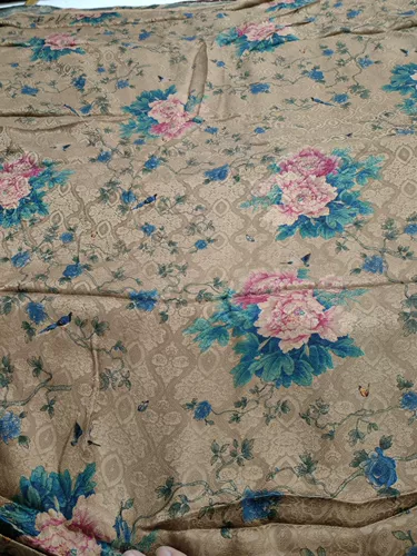 100%шелковой блокбастер шелковой блокбастер, настоящие шелковые цветы и красные облака 22-24 ми ми ми Сян Юньюн 112 ворота 140 юаней на метр