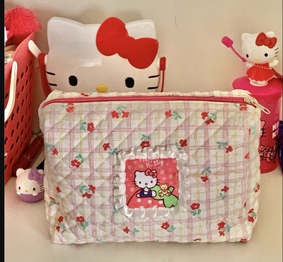 taobao agent Hello kitty, handheld cosmetic bag, cute capacious organizer bag