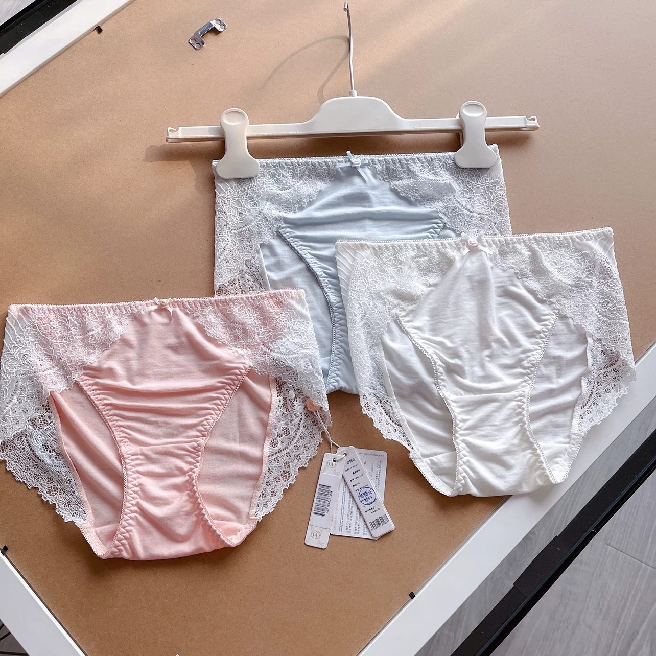 Cabrida Ms. Madrid Moderle Lacey Lace Pants Under Pants Under Pants CES1C103B1