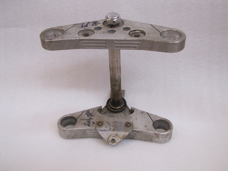 

Запчасти для мотоциклов Honda Shadow 400 750 12