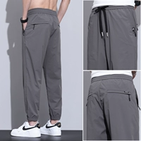 Темно -серой