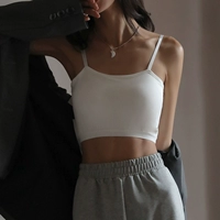 Короткий, белый