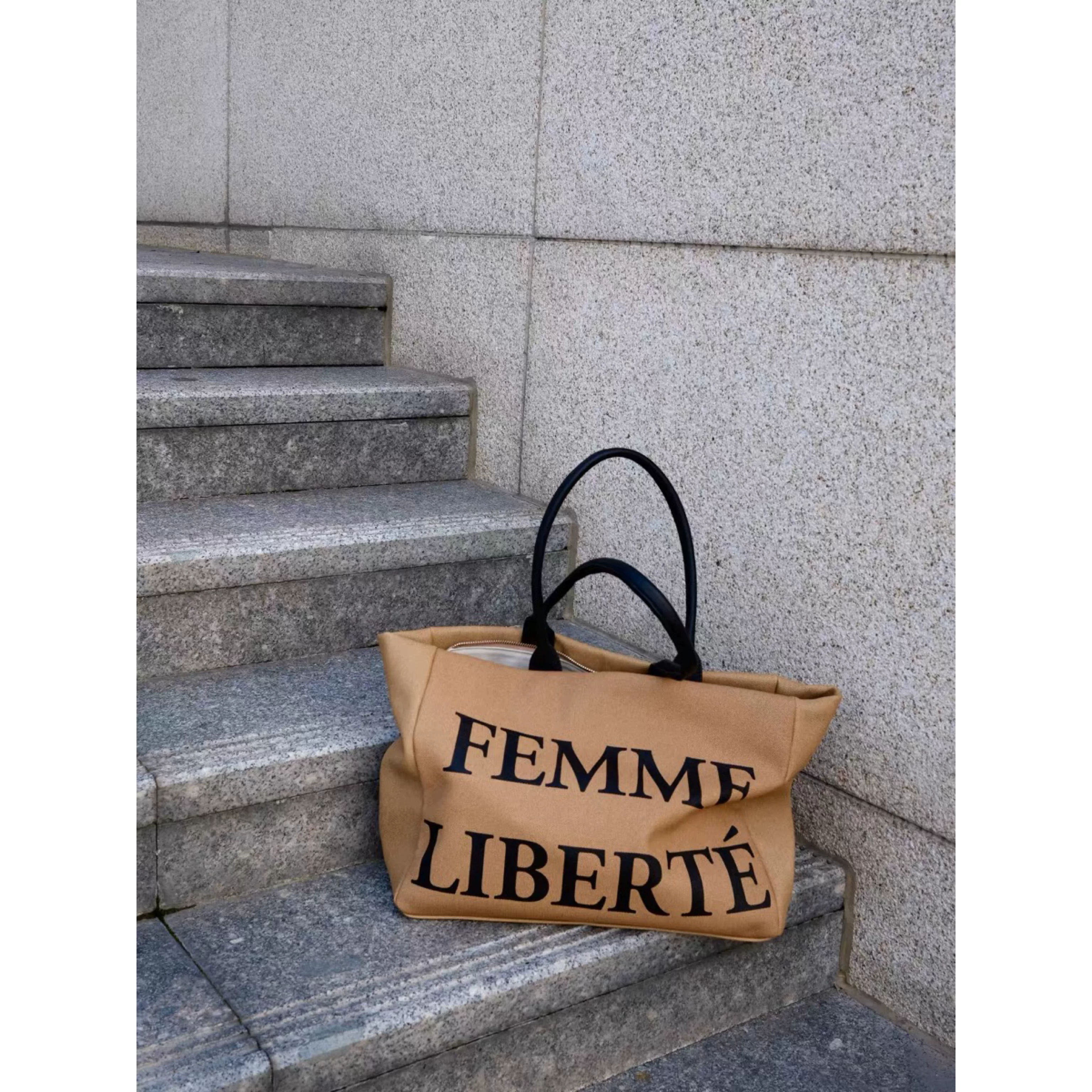 Американская Tot сумка Femme Liberté · Распродано