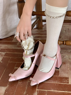 taobao agent CNORAHK niche spring and summer new heavy workers rhinestone chain in the middle of the socks, girls' hearts, gray, simple and sweet