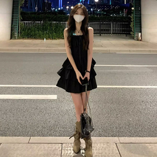 Женское платье 法式黑色吊带连衣裙女2024新款小个子高级感赫本风公主蓬蓬裙夏季