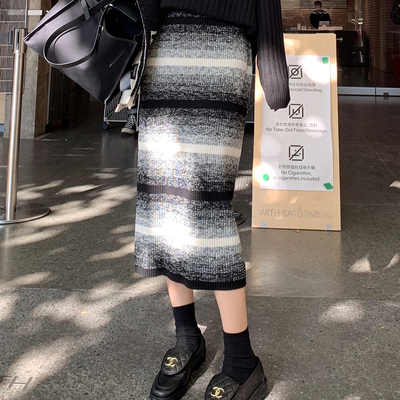 taobao agent Black and white woolen winter design knitted pleated skirt, trend of season, gradient