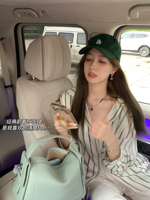taobao agent Xia Shiwen line artist long -sleeved vertical striped satin feel shirts female casual loose retro tie autumn autumn