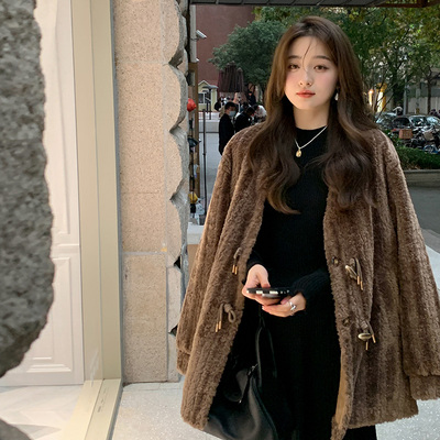 taobao agent [60 % off clearing positions] Xia Shiwen Winter Baili Sweet Rabbit Horn Corporal Caps V -neck Loose Poor Poor Set Women