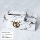 Lucky Cat кладет украшения на бумажные салфетки, простой современный легкий роскошный стиль элитного дома, гостиной, журнальный столик, бумажная коробка с дистанционным управлением