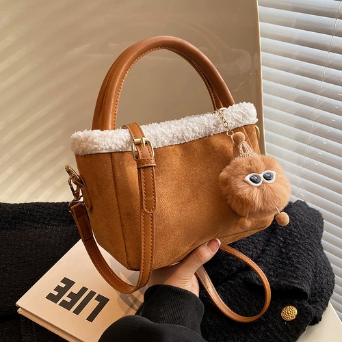 Небольшая дизайнерская демисезонная матовая сумка на одно плечо, изысканный стиль