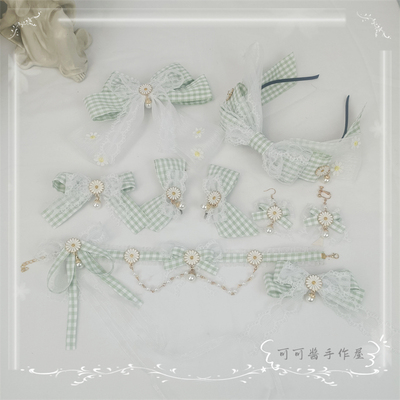 taobao agent Original hand -made grass -colored plaid hairband KC wild daisy milk green side pinch bow bowls silk yarn