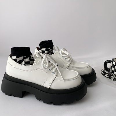 taobao agent Autumn footwear platform English style, retro Japanese student pleated skirt, British style