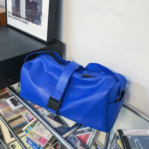 Спортивная вместительная и большая сумка через плечо для отдыха для йоги для спортзала