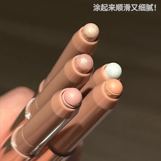 Лежа шелкопряда 肿眼泡救星！卧蚕笔哑珠光爆闪高光提亮一抹成妆眼影棒 Piac