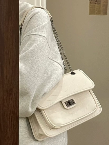 Модная универсальная вместительная и большая сумка через плечо с ромбовидным узором, цепь, коллекция 2023, на цепочке