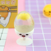 Прозрачные вареные яйца с сиденьем чашки