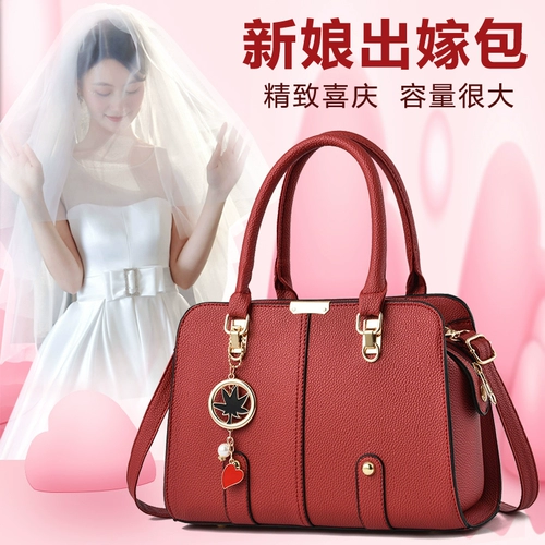 Красная вместительная и большая модная сумка через плечо для невесты