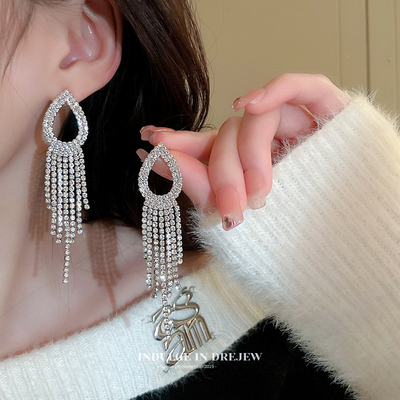 taobao agent Small design demi-season earrings, light luxury style