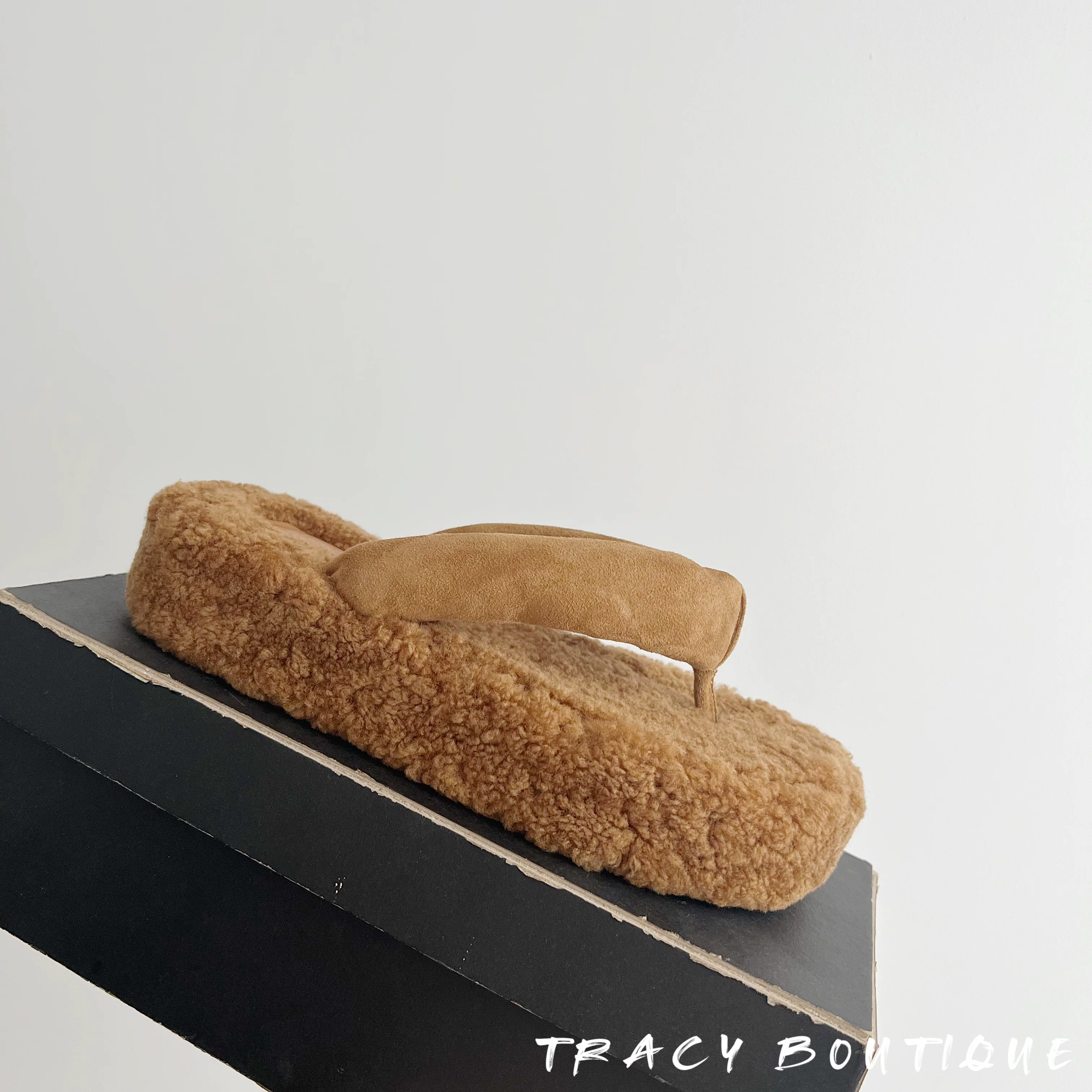 Трейси-АМИНАМУАДДИ Ашиго Та же овца качающие пальцы ног