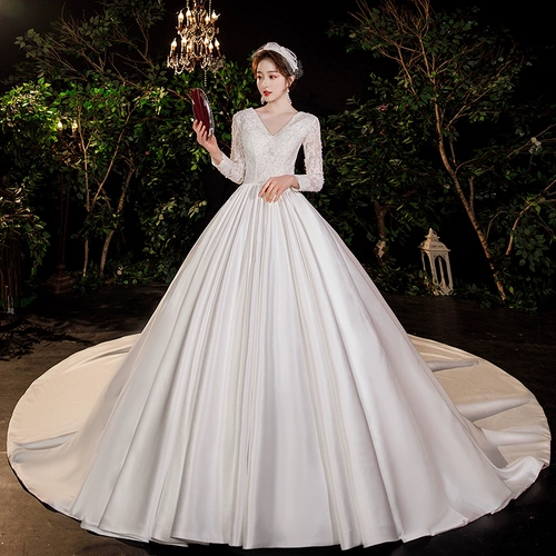 Французское атласное главное свадебное платье 2023 Новая невеста хвост минималистской высокой высокой ретро -ретро маленькие длинные рукава
