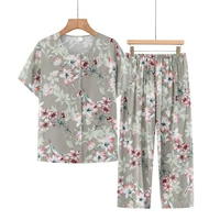 Светло -зеленый цветок