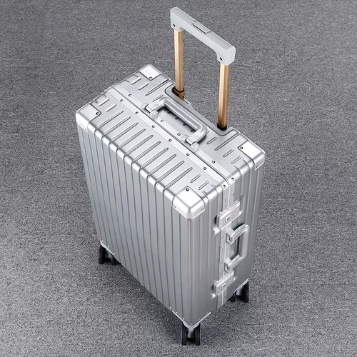 Кенгуру, вместительный и большой универсальный зеленый чемодан