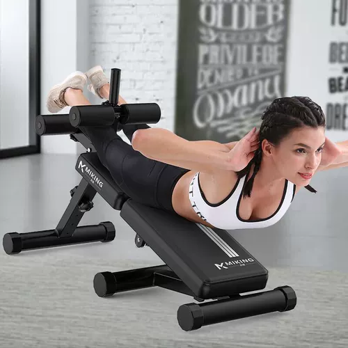 Многофункциональные сосающие стул гантелей встают, садятся и садятся на вспомогательное фитнес -оборудование.