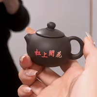 Текущий горшок на черном