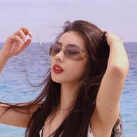 Золотая рама серая фиолетовая таблетка