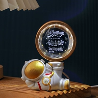 Молодой астронавт [учитель благодарения]