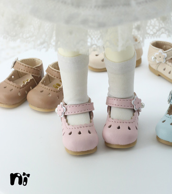taobao agent Spot [Nuo Ji] BJD new sandals six or four points cute, portable hollow small flower shoes pearl buckle noodles