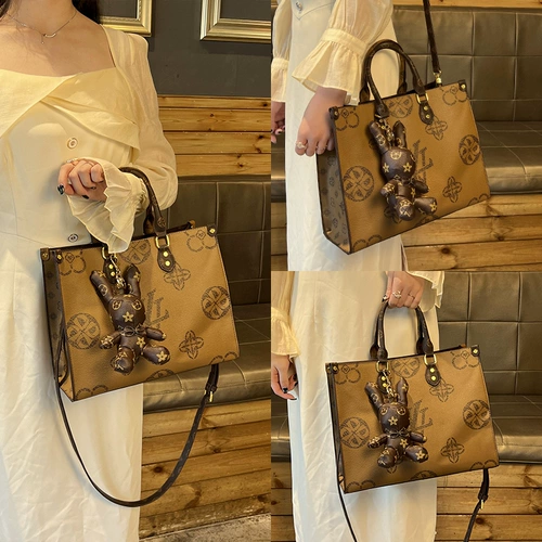 Модная летняя вместительная и большая сумка через плечо, Гонконг, коллекция 2023, изысканный стиль, с медвежатами