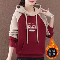 Красная утепленная толстовка