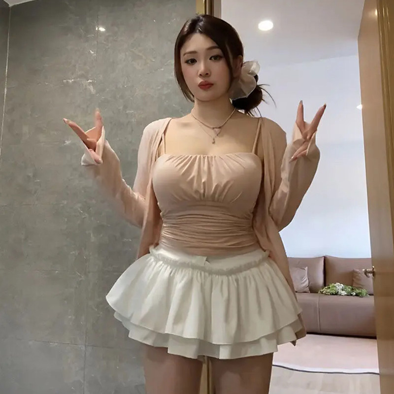 Set tiga helai pakaian musim panas yang menampakkan badan langsing, khas untuk yang berisi sikit dan rendah, set singlet, kardigan dan skirt pendek