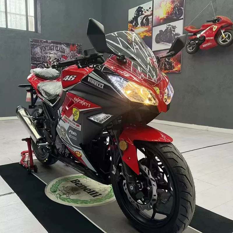 Мотоцикл Kawasaki Ninja R3 — спортивный взрослый байк, несколько цветовых вариантов, разрешён для регистрации