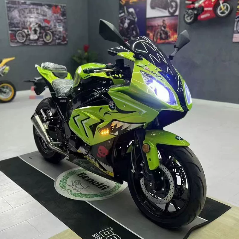 Мотоцикл Kawasaki Ninja R3 — спортивный взрослый байк, несколько цветовых вариантов, разрешён для регистрации