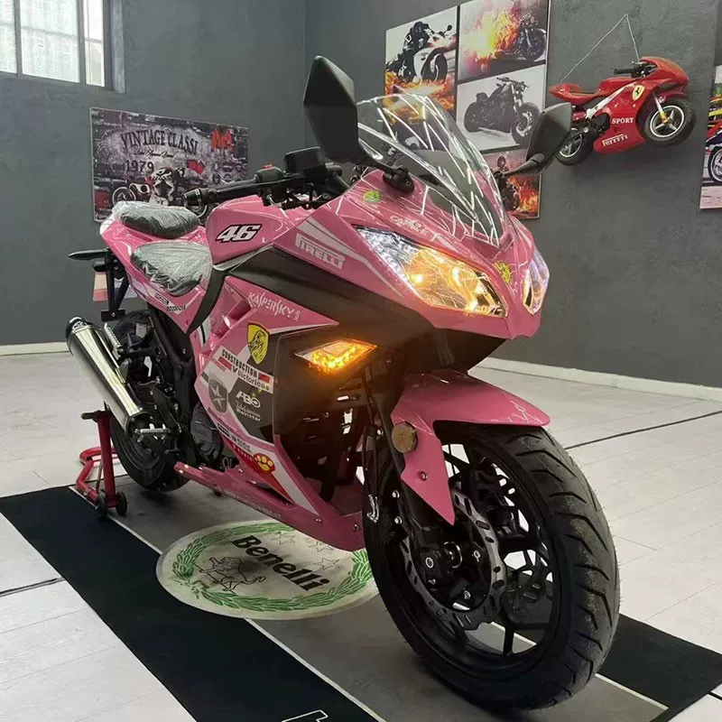 Мотоцикл Kawasaki Ninja R3 — спортивный взрослый байк, несколько цветовых вариантов, разрешён для регистрации