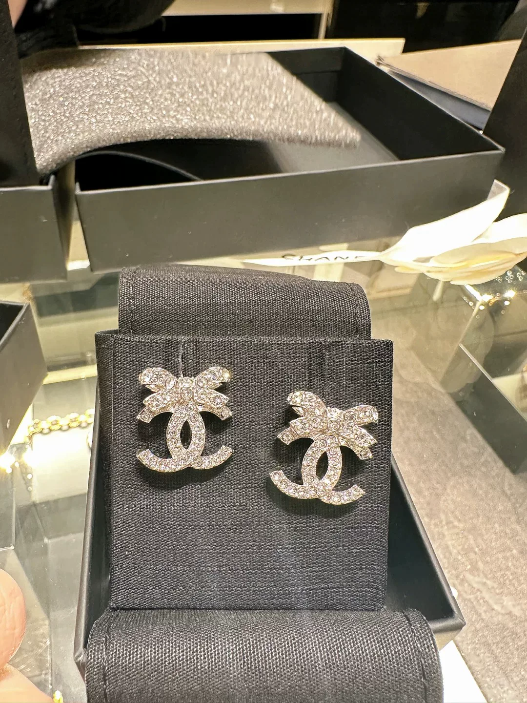 Стильные классические серьги Chanel/ с бантом, городской стиль