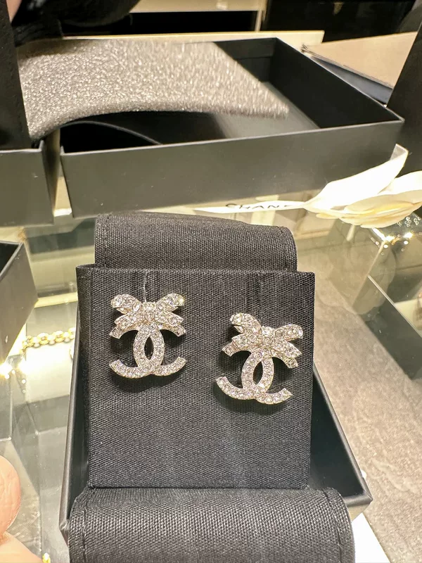Стильные классические серьги Chanel/ с бантом, городской стиль